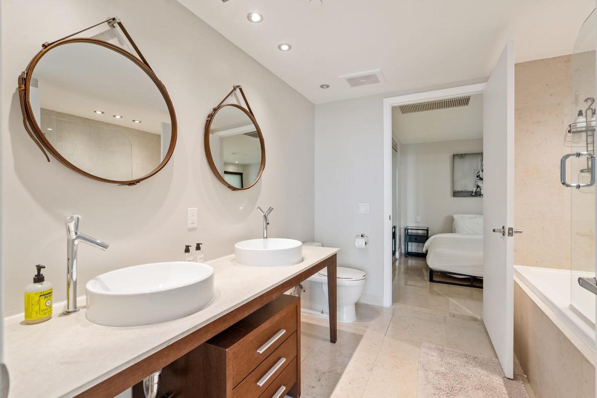 Luxury 2 Bd Free Pool + Gym + Casa vacanze Miami