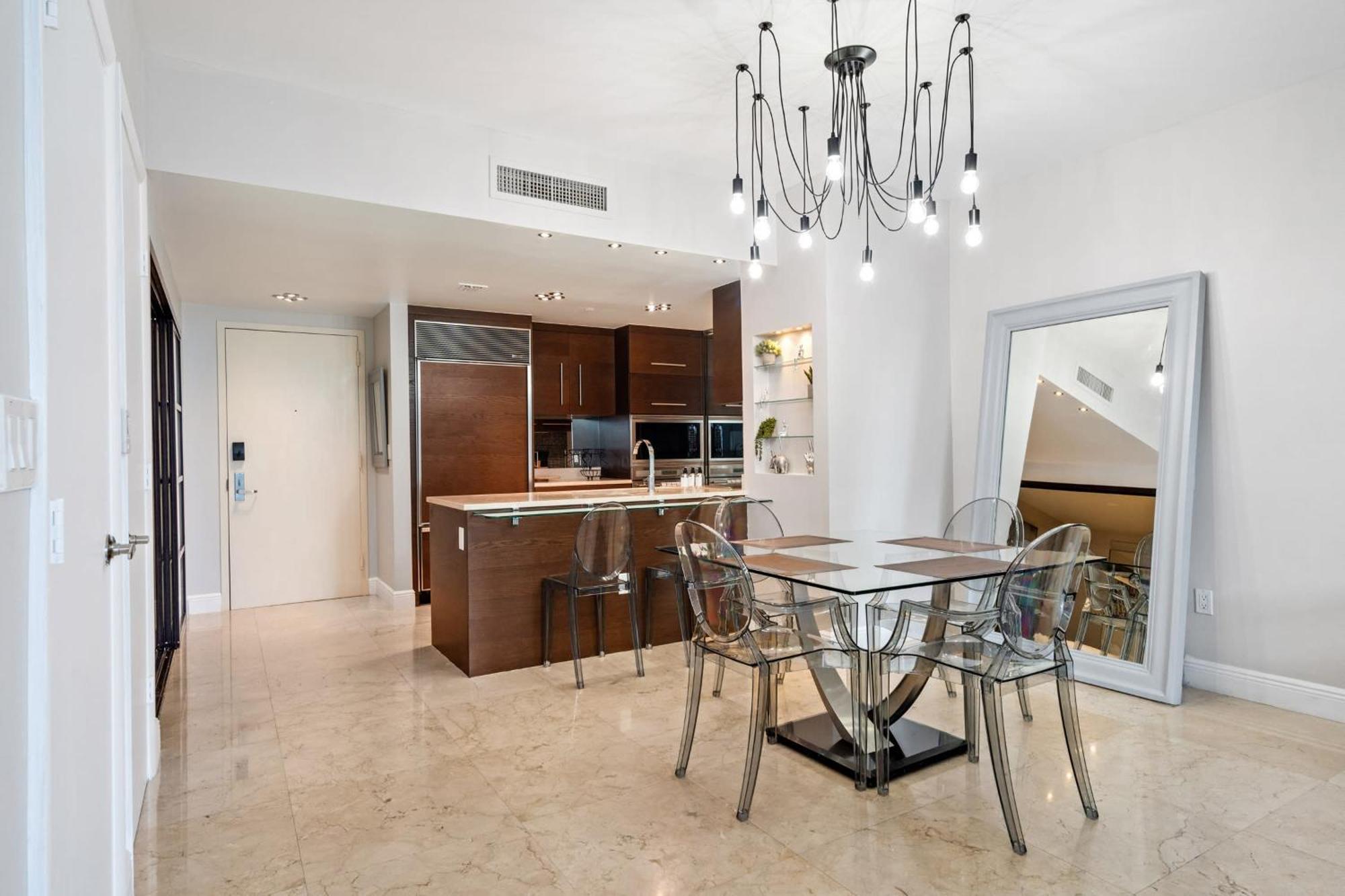 Luxury 2 Bd Free Pool + Gym + Casa vacanze *